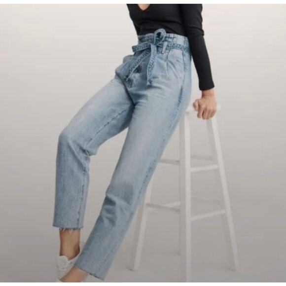 Abercrombie & Fitch Vintage Inspired Ultra High Rise Paperbag Raw Hem Mom Jeans - Picture 13 of 13